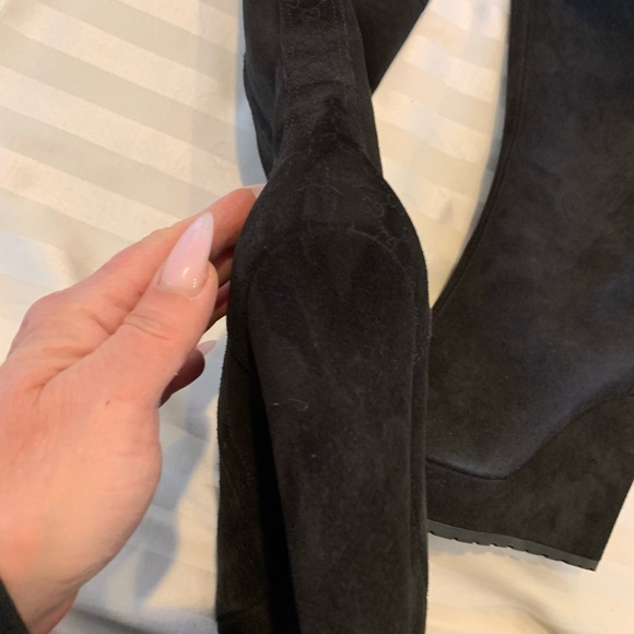 NEW! GUCCI LOGO NERO SUEDE WEDGE BOOTS! ❤️ - Picture 11 of 16